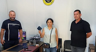 Keşan’da minibüs şoföründen örnek davranış... Unutulan cüzdanı sahibine teslim etti