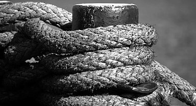 Ahırkapı'da arızalanan gemi güvenli bölgeye alındı