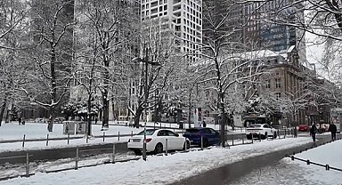 Almanya’da yoğun kar ve buzlanma trafiği aksattı