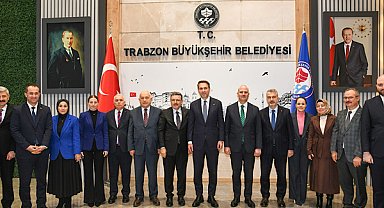 Bakan Bayraktar, Trabzon Büyükşehir Belediyesi’ni ziyaret etti