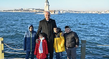 Bakan Ersoy, kardan “Kız Kulesi” yapan çocuklarla bir araya geldi