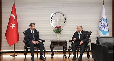 Bakan Yardımcısı Ayhan, Başkan Büyükkılıç'ı ziyaret etti