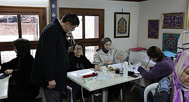 Başkan Kahveci, geleneksel el sanatları kurslarını ziyaret etti