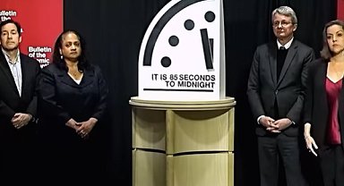 Bilim insanları 2026 ''Kıyamet Saati''ni gece yarısına 85 saniye kalaya ayarladı