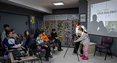 Bornova’da çocuklar film yapım süreçlerini öğreniyor