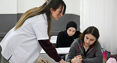 Bornova'da öğrencilere ücretsiz TYT ve LGS deneme sınavı desteği