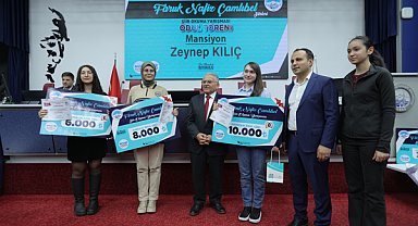 Büyükkılıç, şiir yarışmasında dereceye girenlere ödüllerini verdi