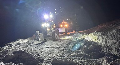 Büyükşehir, hava şartları dolayısıyla hasta ve yolda kalan vatandaşlara yardım ediyor