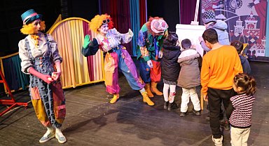 Büyükşehir, özel gereksinimli bireyleri devlet tiyatrosunda sanatla buluşturdu