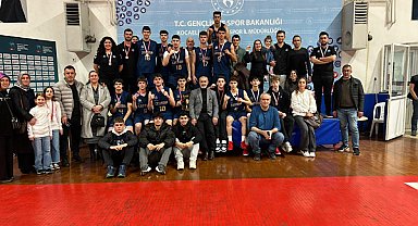 Çayırova Belediyesi U-18 Basketbol Takımı Kocaeli il ikincisi oldu