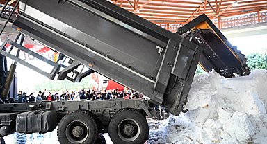 Çukurova’da çocuklara kar şöleni düzenlendi