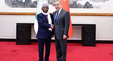 Dışişleri Bakanı Wang, İİT Genel Sekreteri Taha ile görüştü