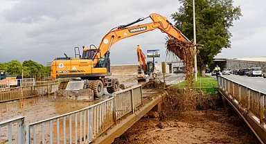 Erdemli'de sağanak sonrası çalışamalar sürüyor