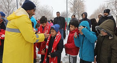 Gaziantep Büyükşehir Belediyesi'nden çocuklara kar hediyesi