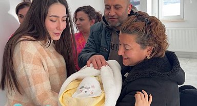 Geçici Koruyucu Aile modelinin 100’üncü bebeği, ailesine kavuştu