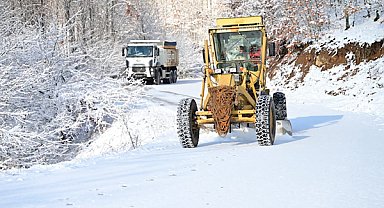 Gemlik’te yüksek kesimlerde karla mücadele çalışmaları sürdürülüyor