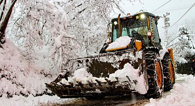 Giresun’da kar küreme çalışmaları yapıldı 