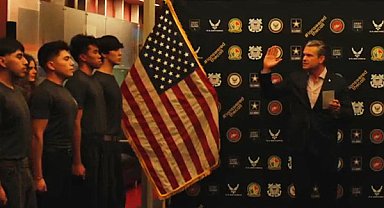 Hegseth, Los Angeles’ta yeni askerlerin yemin törenine katıldı