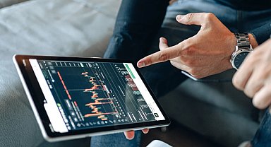 Hong Kong'da Hang Seng iki haftanın en yüksek seviyesine yakın kapandı