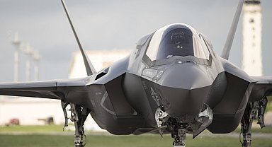 IDF: Üç yeni F-35i “Adir” uçağı Nevatim Üssü’ne indi