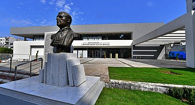 İzmir’de kamu binalarının çatıları doğaya kazandırılıyor