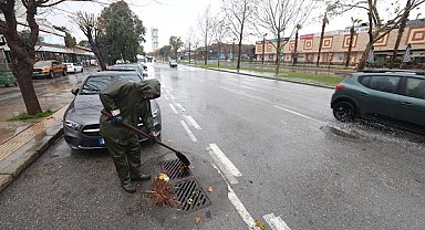 İzmir’de kuvvetli yağışa karşı İZSU ekipleri teyakkuza geçti
