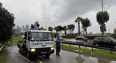 İzmir’de kuvvetli yağışa karşı tüm birimler sahada teyakkuza geçti