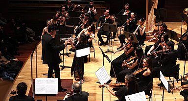 İzmir Oda Orkestrası, Vary ve Shokhakimov ile sahne aldı