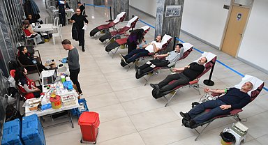 Kayseri Büyükşehir Belediyesi personelinden kan bağışı kampanyasına destek