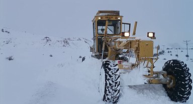 Kayseri’de kar nedeniyle kapanan 155 mahalle yolu ulaşıma açıldı