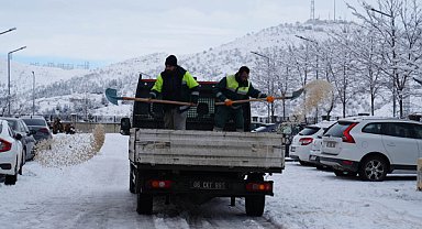 Keçiören’de kar küreme ve tuzlama seferberliği