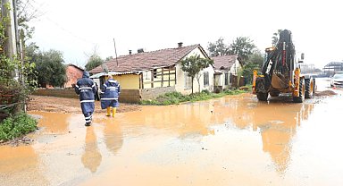 Kepez Belediyesi'nden sağanak yağışlara karşı mücadele 