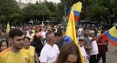  Kolombiya'da binlerce kişi ABD aleyhinde protesto gösterisi düzenledi