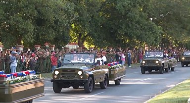 Küba, Venezuela operasyonunda ölen askerlerin naaşını törenle karşıladı