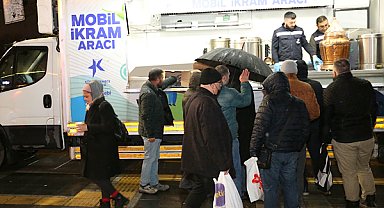 Küçükçekmece’de sıcak çorba ikramı