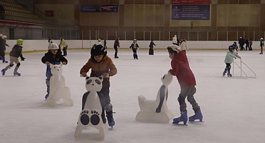 Maltepeli çocuklar, buz pistiyle buluştu