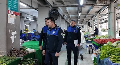 Marmaris’te zabıta ekiplerinden pazar yerlerinde denetim 