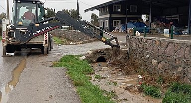 Menderes'te ekipler yoğun yağışlara karşı saha çalışmalarını sürdürüyor