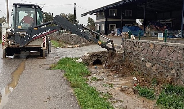 Menderes'te ekipler yoğun yağışlara karşı saha çalışmalarını sürdürüyor