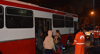 Mersin’deki su baskınında mahsur kalan tarım işçileri tahliye edildi 