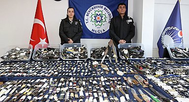 Muğla otogarlarında 2 bin 520 kesici alet ve 30 silaha el konuldu