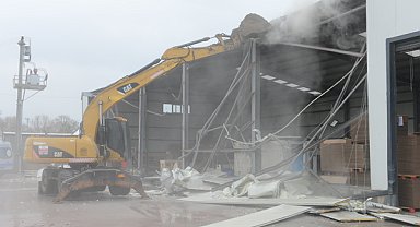 Nilüfer’de üç kaçak yapı yıkıldı