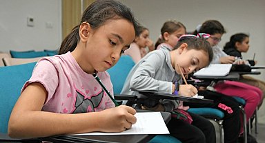 Osmangazi’de Küçük Yazarlar Atölyesi başladı