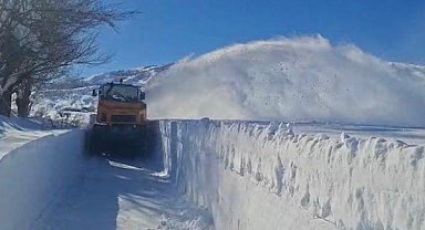 Ovacık ilçesinde karla mücadele çalışmaları devam ediyor