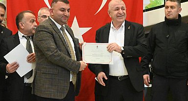 Özdağ, Kocaeli’de rozet ve mahalle temsilcileri atama törenlerine katıldı