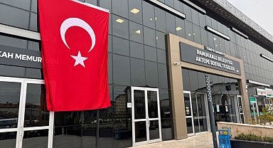 Pamukkale'de hizmet binalarına Türk bayrağı asıldı