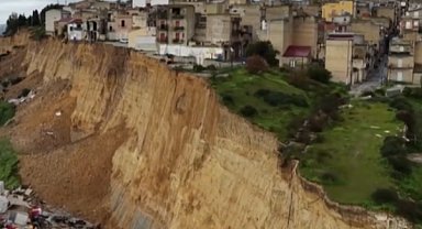Sicilya'nın Niscemi kentinde heyelan sonrası binden fazla kişi tahliye edildi