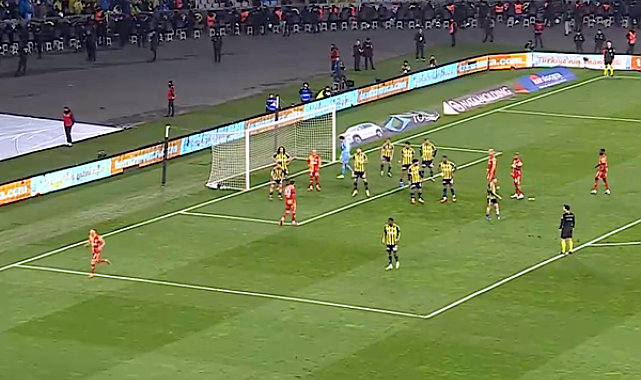 Süper Kupa Finali'nde ilk yarı Fenerbahçe’nin 1-0 üstünlüğüyle sona erdi