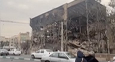 Tahran’da dükkanlar ve banka ateşe verildi