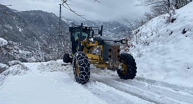 Trabzon'da karla mücadele çalışmaları devam ediyor